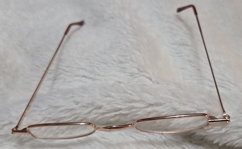 Small Thin Glasses